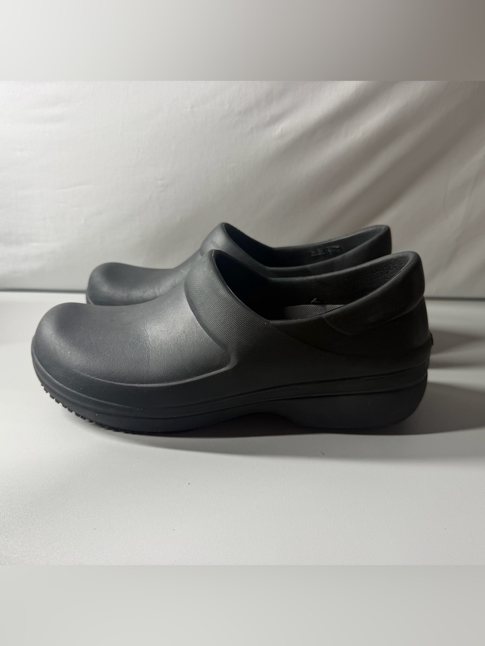 CROCS Professional Slip-On Clogs in Black Size 8